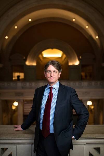 Metropolitan Museum’s Director Resigns Under Pressure