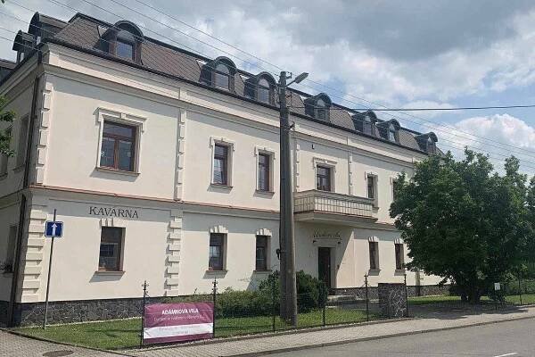 Deník na návštěvě v Raškovicích - Adámkova vila.