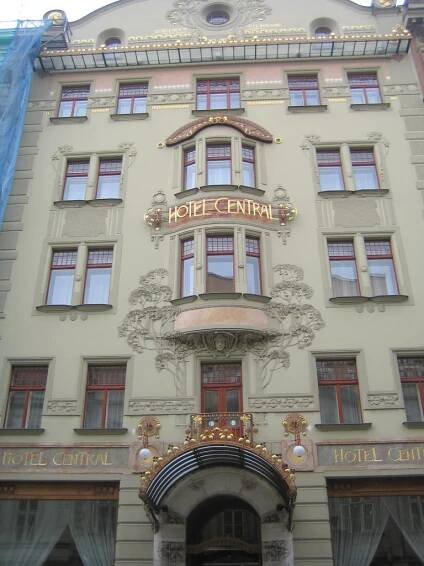Hôtel central, Hybernska 10