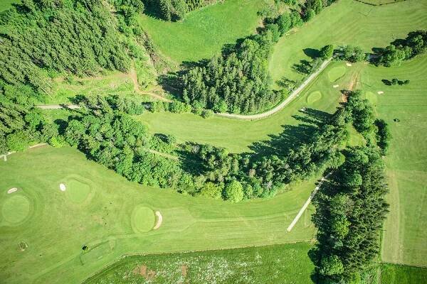 Golf & Country Club Prosečné - Golf pro každého! Přijďte si zahrát golf na hřiště nedaleko Vrchlabí! Nabízíme prostředí