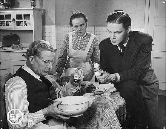 Uuno Laakso, Hertta Leistén, Unto Salminen - Tuomari Martta - Z filmu