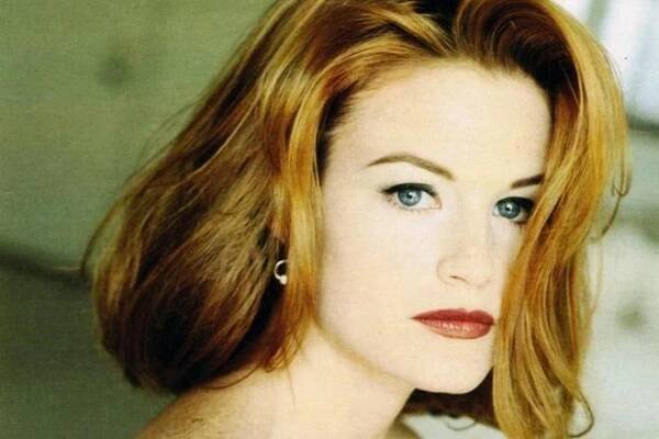 Pamatujete na zrzavou potvoru Sydney z Melrose Place? Podívejte, jak vypadá po 30 letech od natáčení