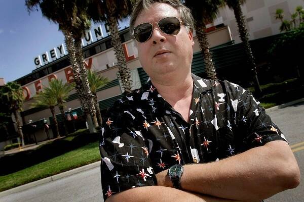 Novelist Tim Dorsey, who mixed comedy and murder in his Serge A. Storms stories, dies at 62