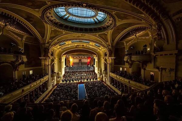 FOK a Carmina Burana: Ucelená forma a nosné protihlasy