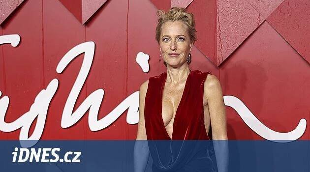 Mám na to obličej, říká Gillian Andersonová o rolích intelektuálek - iDNES.cz