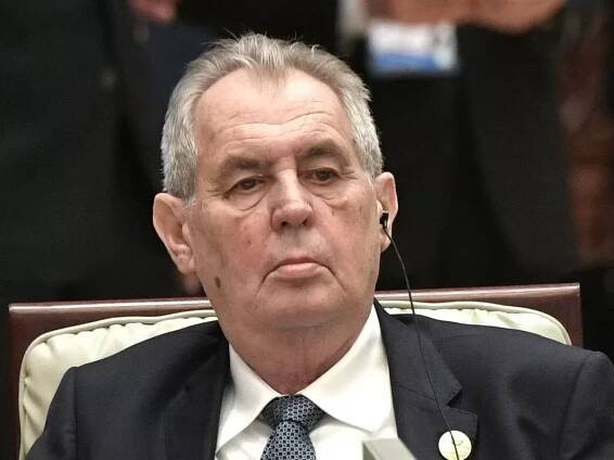 Miloš Zeman vyjádřil před blížícími se volbami na Slovensku podporu Robertu Ficovi. Dříve Fica podpořil i Václav Klaus - Pravda24