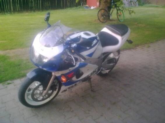 Suzuki GSX-R 600 | Katalog motocyklů a motokatalog na Motorkáři.cz