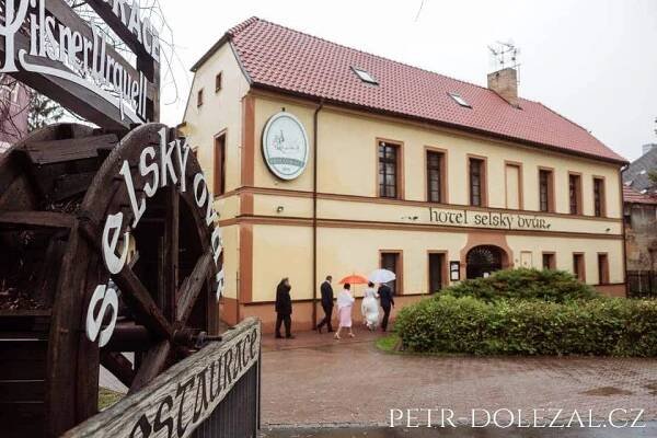 Selský Dvůr - svatba očima svatebního fotografa - Petr Doležal