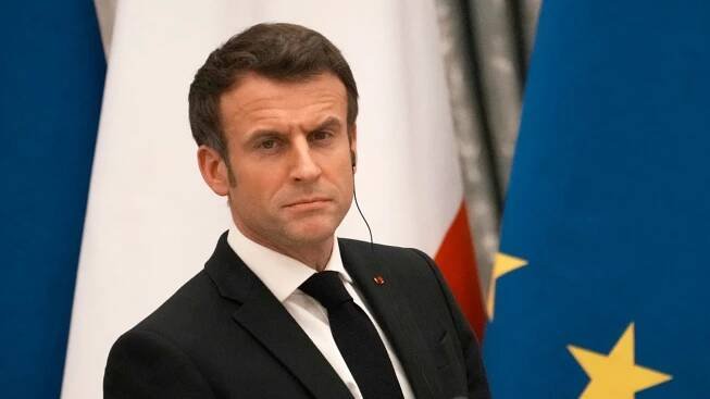 Macron volá po zastavení bombardování Pásma Gazy. Přestaňte zabíjet děti a ženy, vyzval