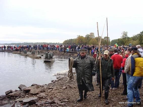 Fotoalbum výlov Rožmberku 2013 (rybářská událost roku 2013!) | Třeboň a okolí - Třeboňsko.cz