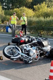 Nehoda motocyklů uzavřela odpoledne silnici R52 na Brněnsku