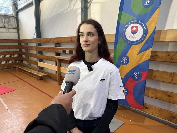 Aktuality - Demitrovka motivuje deti k pohybu, na školu zavítala Monika Chochlíková - Oficiálne stránky mesta Dubnica nad
