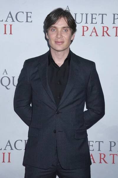 Herec Cillian Murphy ztvárnil v životopisném dramatu Oppenheimer roli hlavního hrdiny, "otce" atomové bomby J. Roberta Oppenheimera. Ten byl kromě svého nejslavnějšího vynálezu známý také vychrtlou postavou.