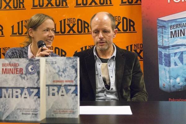 Francouzský spisovatel Bernard Minier přijel do Prahy pokřtít Kruh