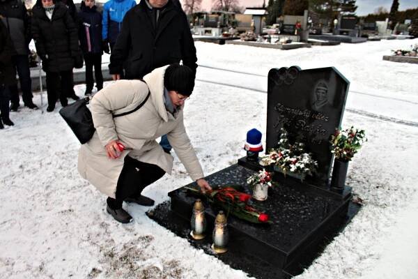 Deset let od úmrtí Jiřího Rašky: Na hrobě se objevila také proslulá "Raškovka"