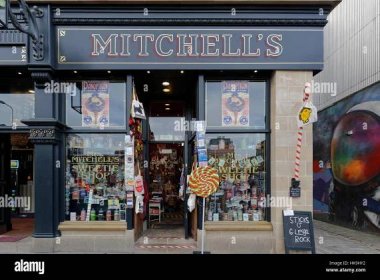 Mrs Mitchells Sweetie Shop New Wynd lane best traditional sweet shop in Glasgow Stock Photo