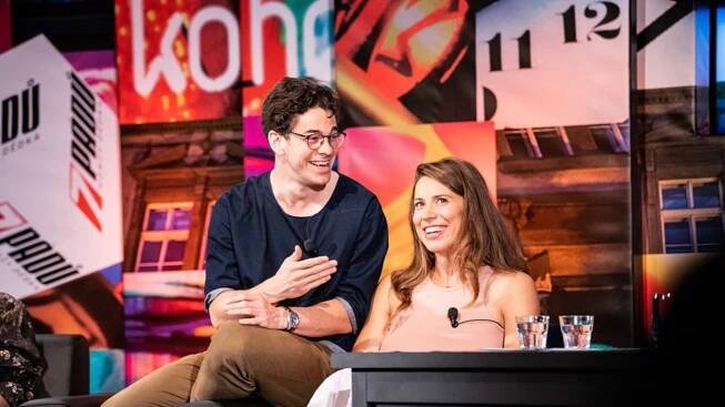 Snowboardistka Eva Adamczyková a herec Marek Adamczyk v show 7 pádů Honzy Dědka