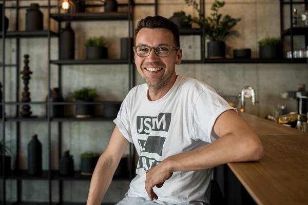 Jak prožívá koronakrizi herec Lukáš Hejlík? Vařím si a peču chleba, říká