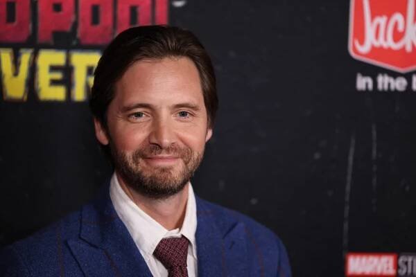 Aaron Stanford na premiéře snímku Deadpool & Wolverine