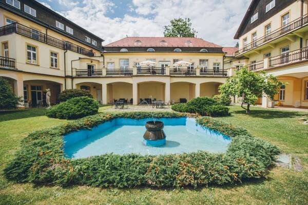 Galerie - exteriéry lázní | Tereziny lázně Dubí
