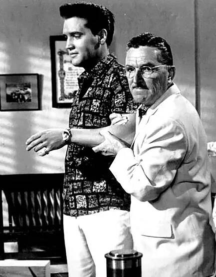 Here’s What Happened to Howard McNear Who Played Floyd the Barber on ‘The Andy Griffith Show’