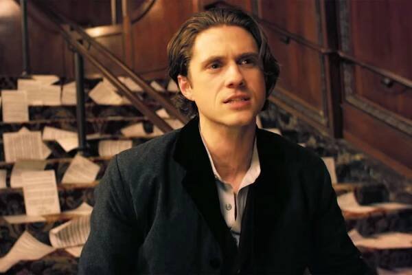 Watch 'Moulin Rouge! The Musical' star Aaron Tveit perform 'Come What May'
