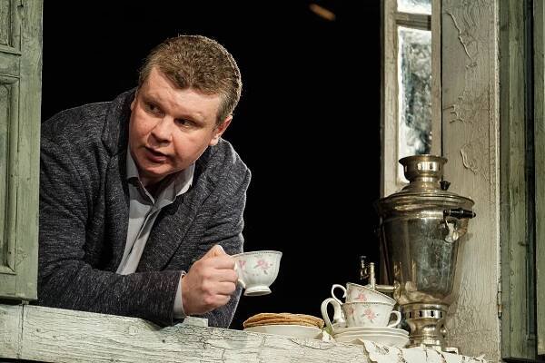 Войницкий Иван Петрович — Илья Борисов. Сцена из спектакля «Дядя Ваня»
