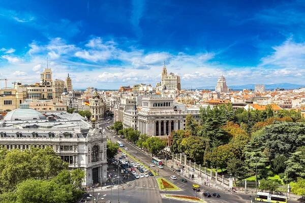 Letenky Praha - Madrid, pravidelné a přímé lety od 2 690 Kč