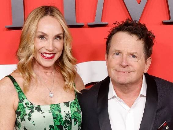 Michael J. Fox supported by wife Tracy Pollan, their 4 kids and famous friends during poignant outing