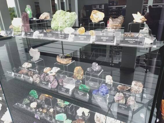 Galerie minerálů - muzeum minerálů a drahých kamenů (Galerie) • Mapy.com