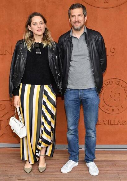 Marion Cotillard and Guillaume Canet attends the 2019 French Tennis Open - Day Fithteen at Roland Garros on June 09, 2019 in Paris, France.