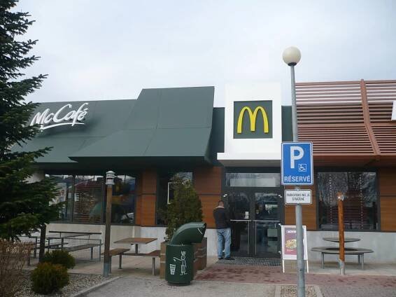 Rekonstrukce restaurace McDonalds Lamač Bratislava - HaMPR, a.s.