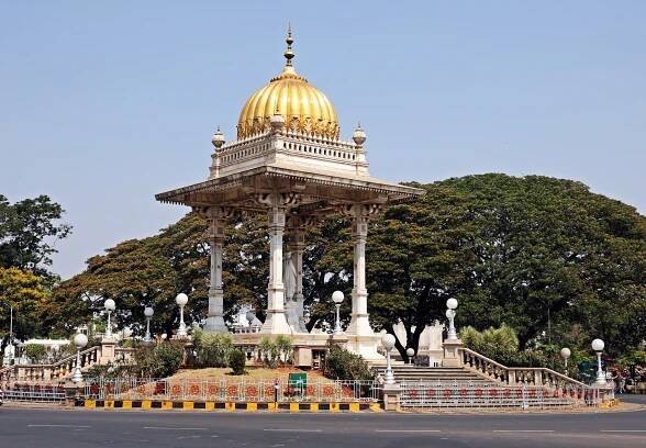 Traffic circle monument, Mysore
