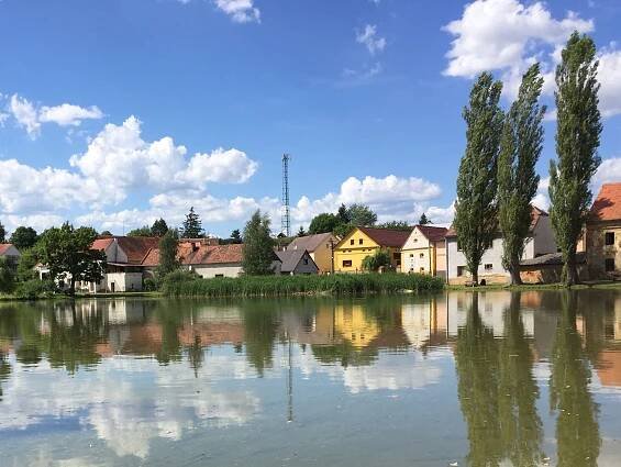 Fotografie - rybník na návsi - 30.07.2017