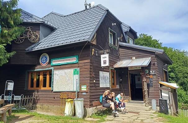 Chata Ostrý prochází rekonstrukcí, turisté ale zkrátka nepřijdou