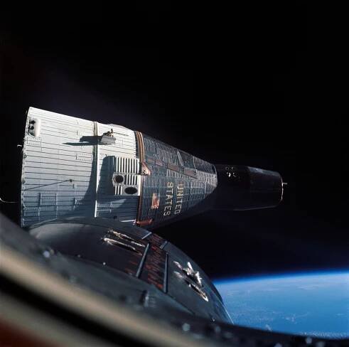 Zemřel astronaut Jim Lovell (†97), hrdina Apolla 13 a vnuk Čechů