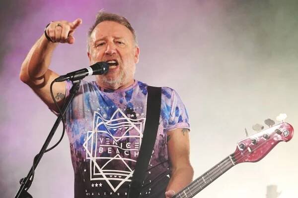 FOTOREPORT: Peter Hook na brněnské Flédě oživil New Order i Joy Division