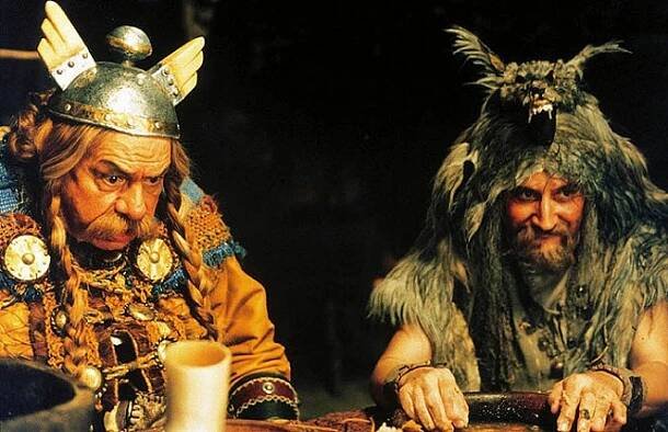Asterix a Obelix - Z filmu - Michel Galabru, Daniel Prévost