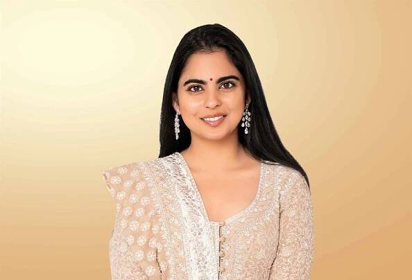 Isha Ambani's Emotional Tribute to Nita Ambani & Her Icon of the Year Win