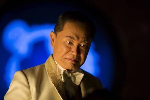 Dívka odjinud - In Memoriam - Z filmu - George Takei