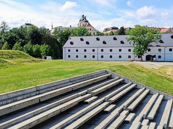 Zdjęcia • Amfiteátr Korunní pevnůstka (Amfiteatr, letni kompleks kulturalny) • Mapy.com