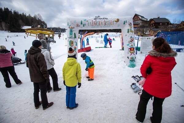 VIDEO: Ski areály na Bruntálsku přilákaly lyžaře z jižní Moravy i Vysočiny