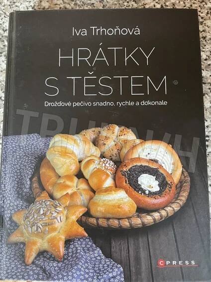 Kniha Hrátky s těstem - Drožďové pečivo snadno, rychle a dokonale - Trh knih - online antikvariát