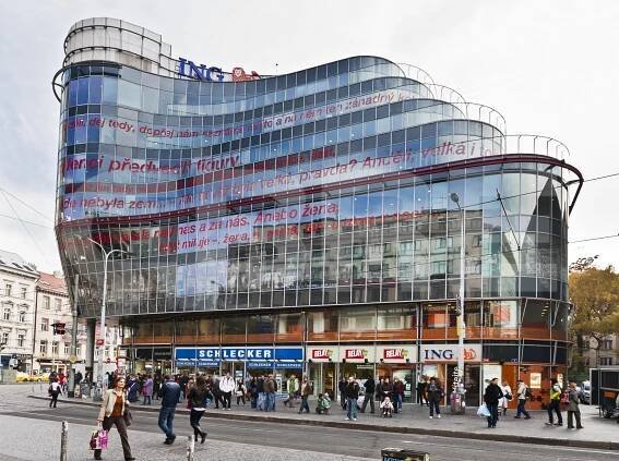 Pronájem servisovaných kanceláří Zlatý Anděl v Praze | CBRE