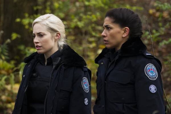 Rookie Blue - Pátek třináctého - Z filmu - Charlotte Sullivan, Rachael Ancheril