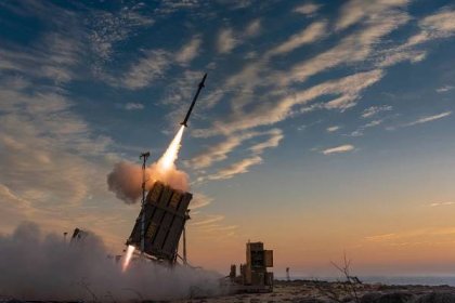 Neohrožená Izrael buduje Iron Beam. Síť laserových paprsků doplní unikátní protiraketový systém Iron Dome