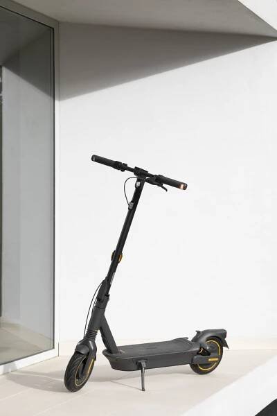 Ninebot KickScooter MAX G2 E by Segway