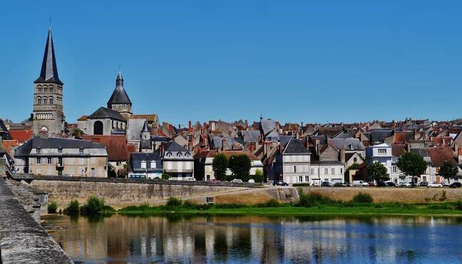 Soubor:La Charité-sur-Loire Stadtpanorama 09.jpg