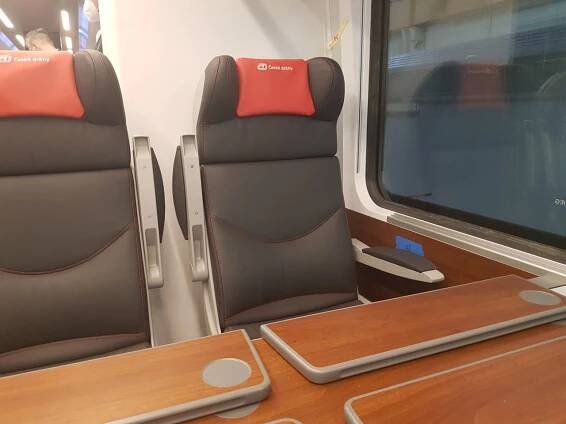 Interiér 1. třídy v nových vozech InterJet pro České dráhy. Foto: Jan Sůra / Zdopravy.cz
