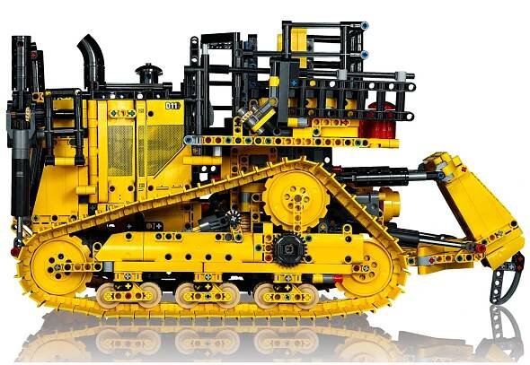 Buldozer Cat® D11 ovládaný aplikací - Technic LEGO 42131